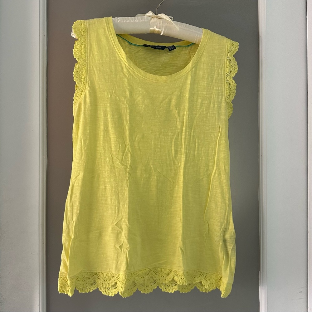 Tommy Hilfiger yellow scallop lace trim sleeveless top. Womens small